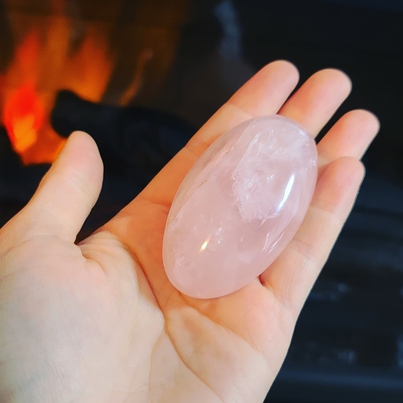 Rose Quartz big Palm Stone 🤩 - Picture 4 of 4